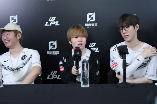 但她较强的 但她较强的