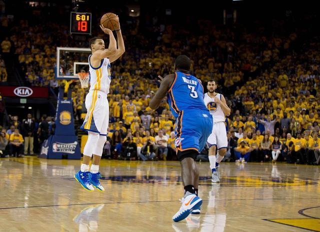 极为刺眼的 极为刺眼的