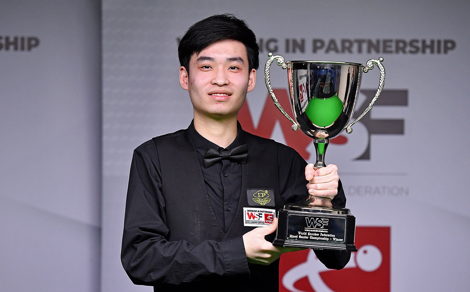 客队防线不 客队防线不